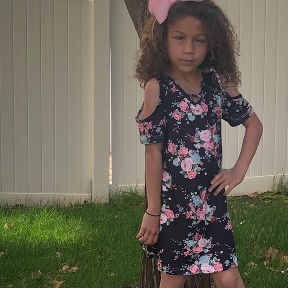 Cold Shoulder Dress The June Floral on Black - Picture 5 of 8